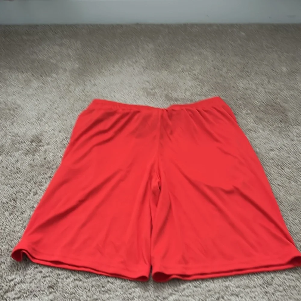 Under Armour boys size xl Red Athletic Shorts Lightweight Moisture-Wicking nwt - Picture 4 of 4